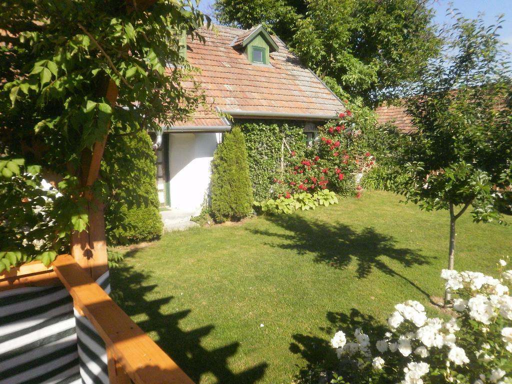 Kapolcs Cottage ภายนอก รูปภาพ