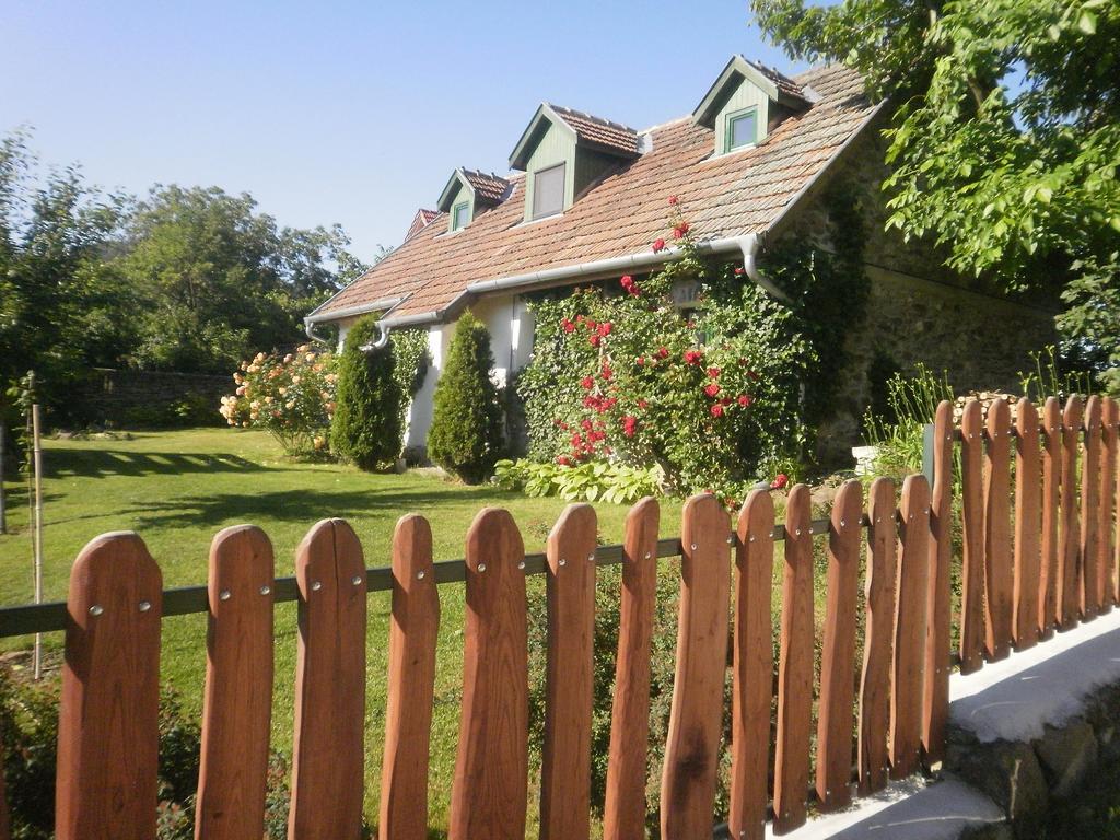 Kapolcs Cottage ภายนอก รูปภาพ